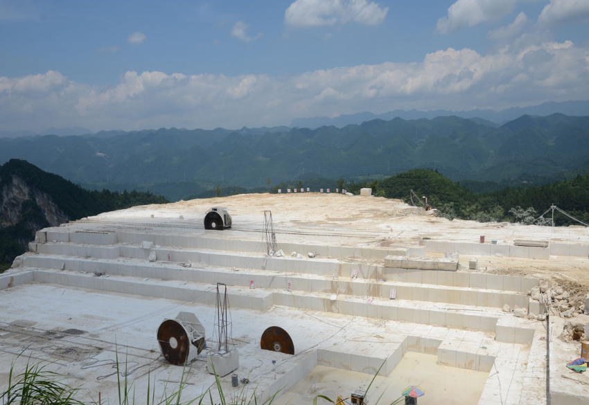 安琪米黃大理石礦山